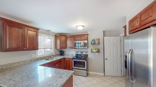 13 Oliver Dr, Hudson NH  03051-3412 exterior