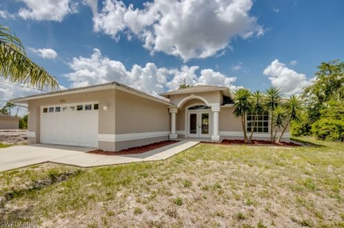 2907 Nadine Ln, Lehigh Acres, FL 33971-6723