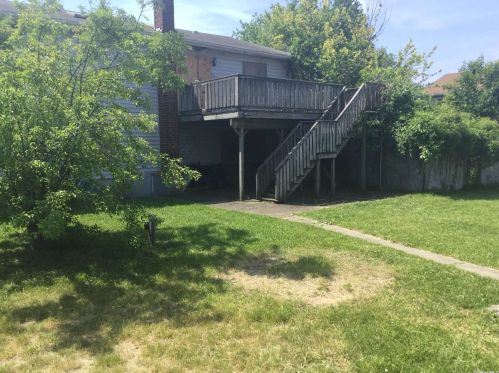 92 Orchard St, North Lindenhurst, NY 11757-5703