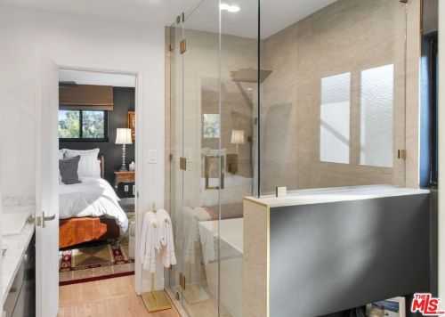 3584 Sepulveda, Van Nuys CA 91402-4305 exterior