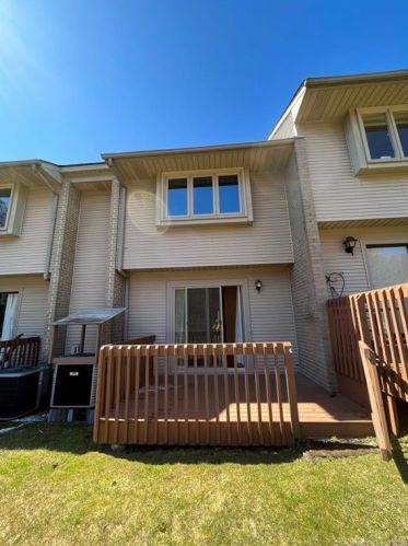 827 Oronoke Rd, Waterbury CT  06708-3923 exterior