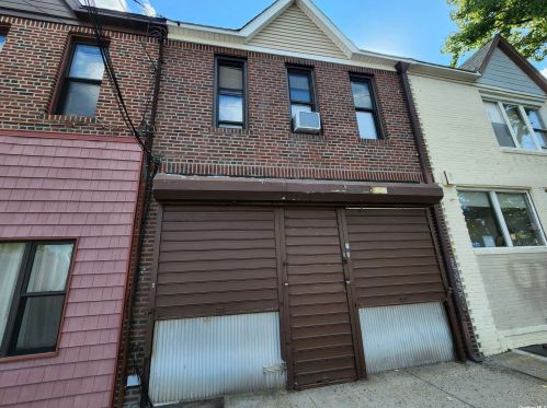22440 Braddock Ave, Jamaica, NY 11428-1418