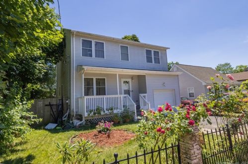39 Moffitt St, Bridgeport, CT 06606-3943