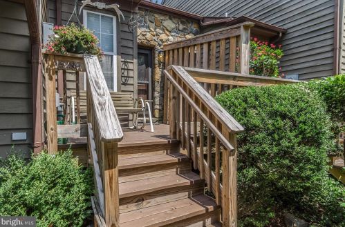 4 Brookline Ct, Princeton NJ  08540-1741 exterior