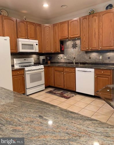 17653 Glass Ridge Pl, Gainesville VA  20155-3045 exterior