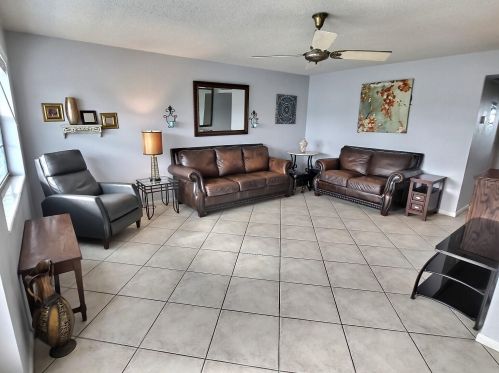 147 Chatham G, West Palm Beach, FL 33417-1824