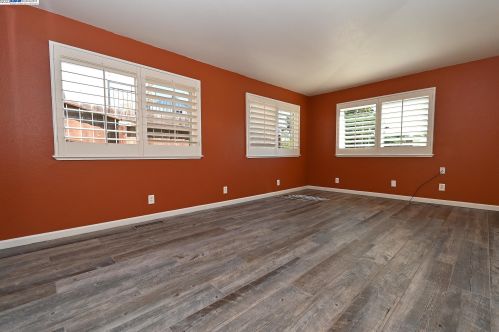 2400 Prosperity Way, San Leandro CA  94578-1124 exterior