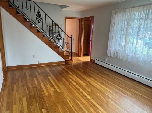 36 Brackett Ave, Tiverton, RI 02878-1806