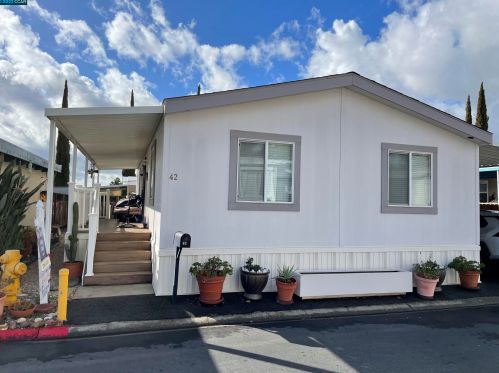 42 Helen Ave, Concord, CA 94518-2028