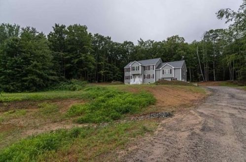 639 Main St, Danville, NH 03819-3136