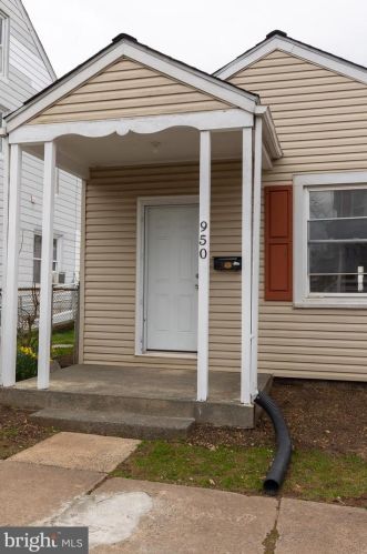 950 Queen St, Pottstown PA  19464-6018 exterior