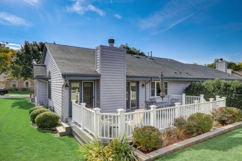 5361 Cambridge Ln, Milwaukee WI 53221-3200 exterior