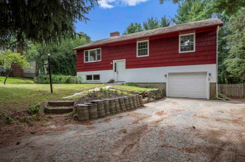 8 Walnut Ave, North Hampton, NH 03862-2011