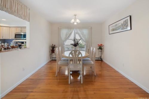 22 Kensington Ave, Thornwood NY  10594-1144 exterior