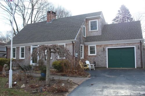 103 Brook St, Groton, CT 06340-5514