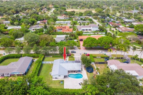 8260 104th St, Miami, FL 33156-3552
