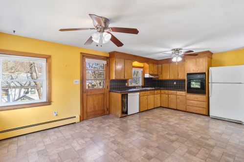 1 Cole St, Salem NH  03079-3931 exterior