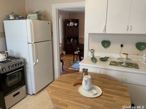 170 Great Neck Rd, Copiague NY  11726-3802 exterior