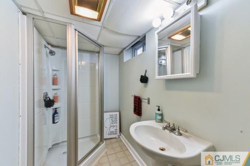 215 Green St, Woodbridge NJ  07095-2005 exterior