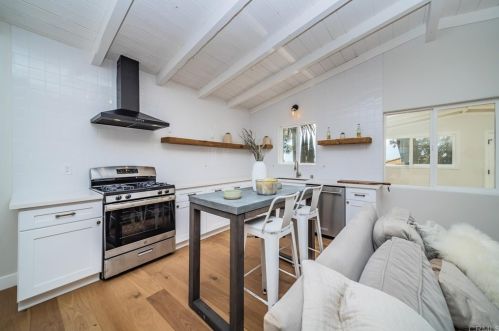 4350 Highland Dr, Carlsbad CA  92008-4225 exterior