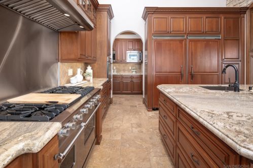 8411 Run Of The Knolls Ct, San Diego CA  92127 exterior