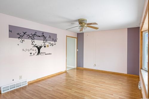 22 Maple St, Central Islip NY  11722-3127 exterior