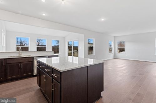 10471 Dowell Rd, Midland, VA 22728-2173