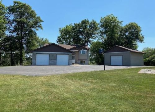 9560 Viking Blvd, Columbus, MN 55092