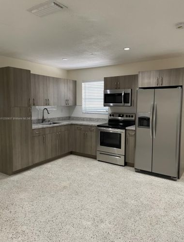 38 Silver Springs Dr, Key Largo FL  33037-2591 exterior