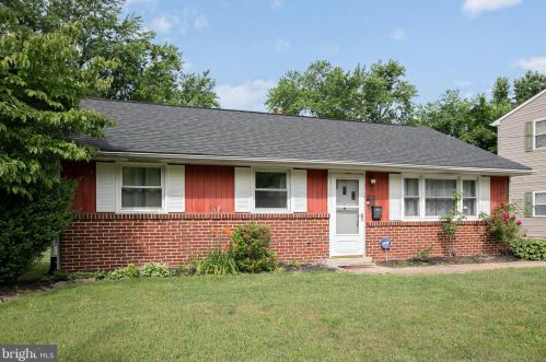 121 Hannold Blvd, West Deptford NJ  08096-1827 exterior