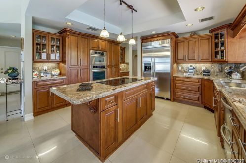 8320 164th St, Hialeah, FL 33016-3641