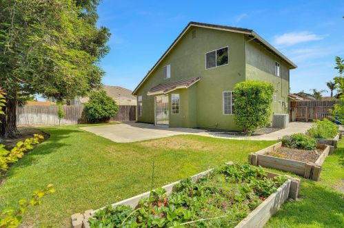 613 Tahoe St, Manteca CA  95337-6860 exterior