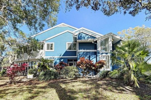 2008 Golfview Dr, Tarpon Springs, FL 34689-6100
