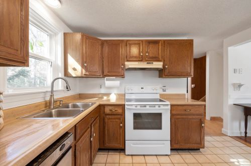 383 Whittier Dr, Fremont NH  03044-3328 exterior