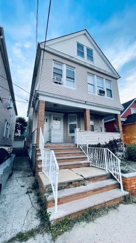 176 10th St, Bayonne, NJ 07002-1357