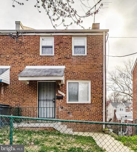 713 Hilltop Ter, Washington, DC 20019-4208