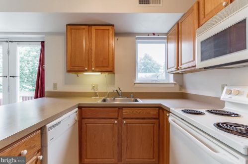 8005 Westview Rd, Wilmington, DE 19802-1703