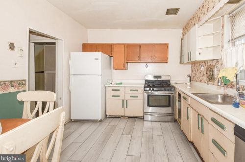 7122 Glenloch St, Philadelphia PA 19135-1215 exterior