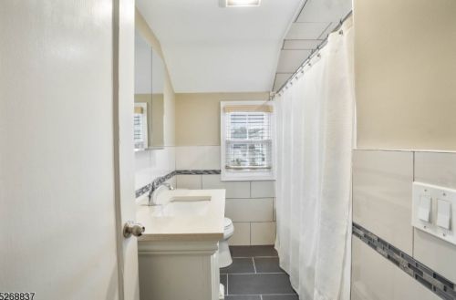 31 Wendell Pl, Clark NJ  07066-2324 exterior