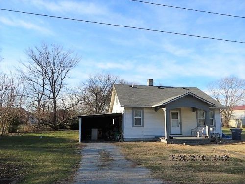 220 Hanger Ave, Sellersburg, IN 47172-1524
