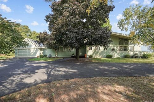 7 Bay View Ter, Cornwall Hud, NY 12520-1715