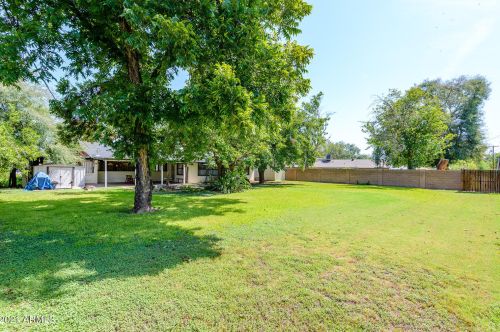 1111 Bethany Home Rd, Phoenix AZ  85014-2229 exterior