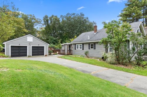 39 Pollard Rd, Plaistow, NH 03865-2568
