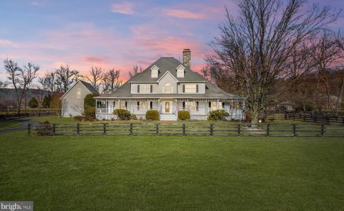 18297 Yellow Schoolhouse Rd, Round Hill, VA 20141-2138