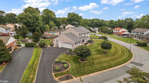 3 Dansfield Dr, Wilmington, DE 19803-4805