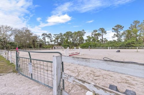 561 20th Ave, Naples FL  34120-3372 exterior
