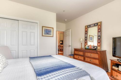 307 Regency Pl, Woodbridge NJ  07095-1032 exterior