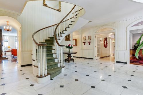3 Danton Ln, Matinecock, NY 11560-1123