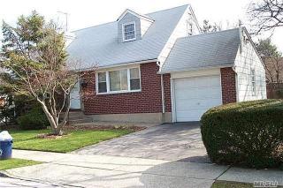 364 Grand St, Westbury, NY 11590-3706