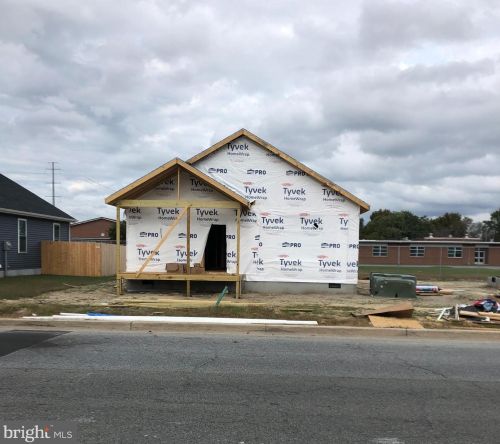535 7th St, Laurel, DE 19956-1323